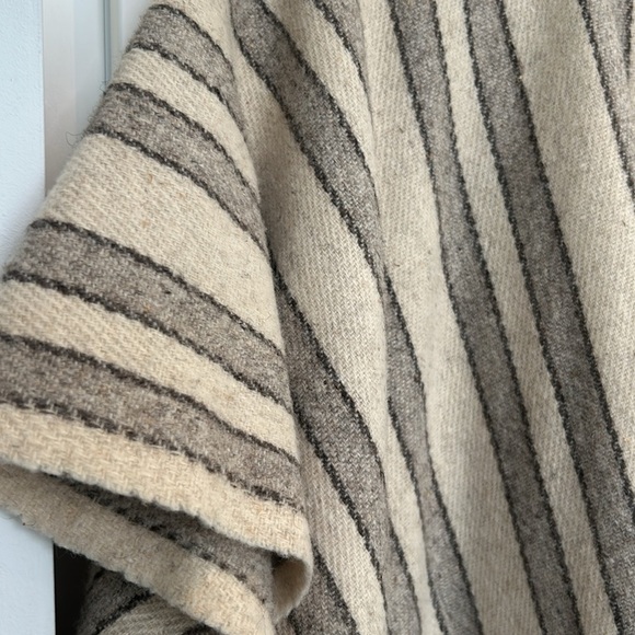 Vintage 70s Wool Blanket Cape Poncho Coat with Fringes One Size - Picture 9 of 13